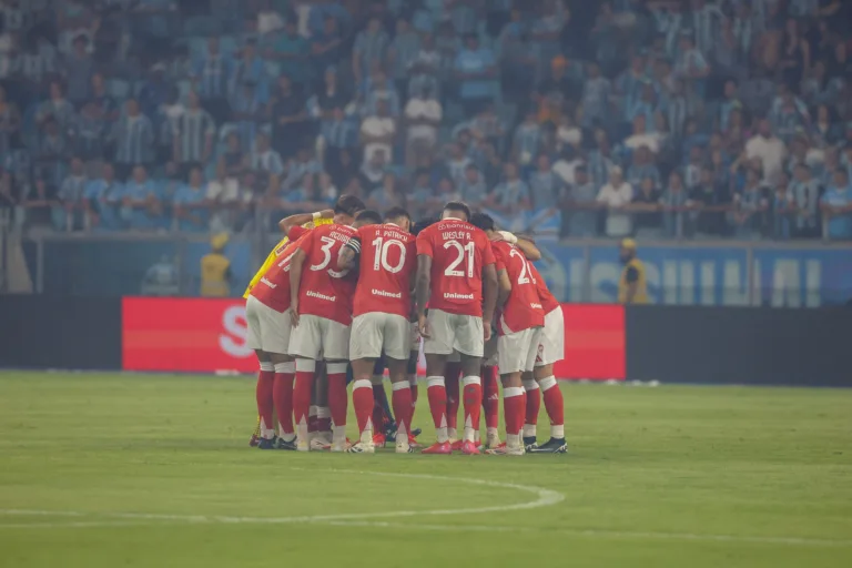 Grupo de jogadores do Inter no Gre-Nal (Foto: Ricardo Duarte/SCI) presidente VAR Inter Brasileirão