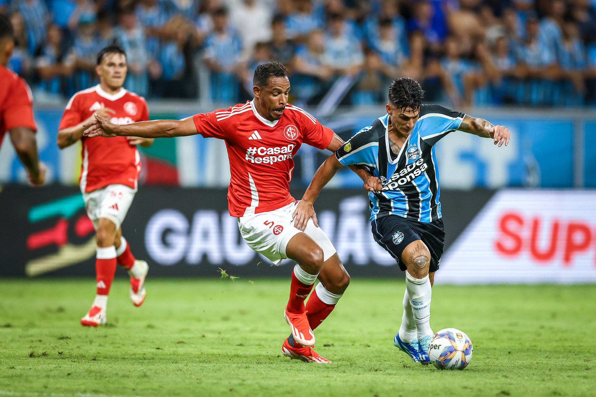 Fernando em ação no Gre-Nal (Foto: Lucas Uebel/GFBPA)
