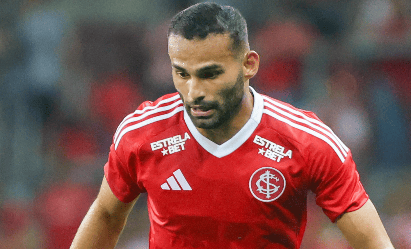 Thiago Maia em ação pelo Inter (Foto: Ricardo Duarte/SCI)