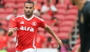 Thiago Maia em ação pelo Inter (Foto: Ricardo Duarte/SCI) Gauchão