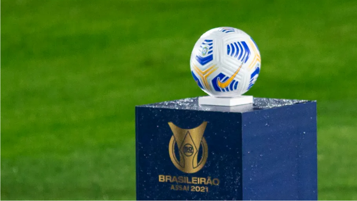 Bola do Brasileirão (Foto: AGIF)