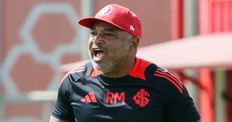 Roger Machado (Foto: Ricardo Duarte/SC Internacional) Corinthians Inter Gustavo Prado O jogador de 2,02m que participou do treino do Inter