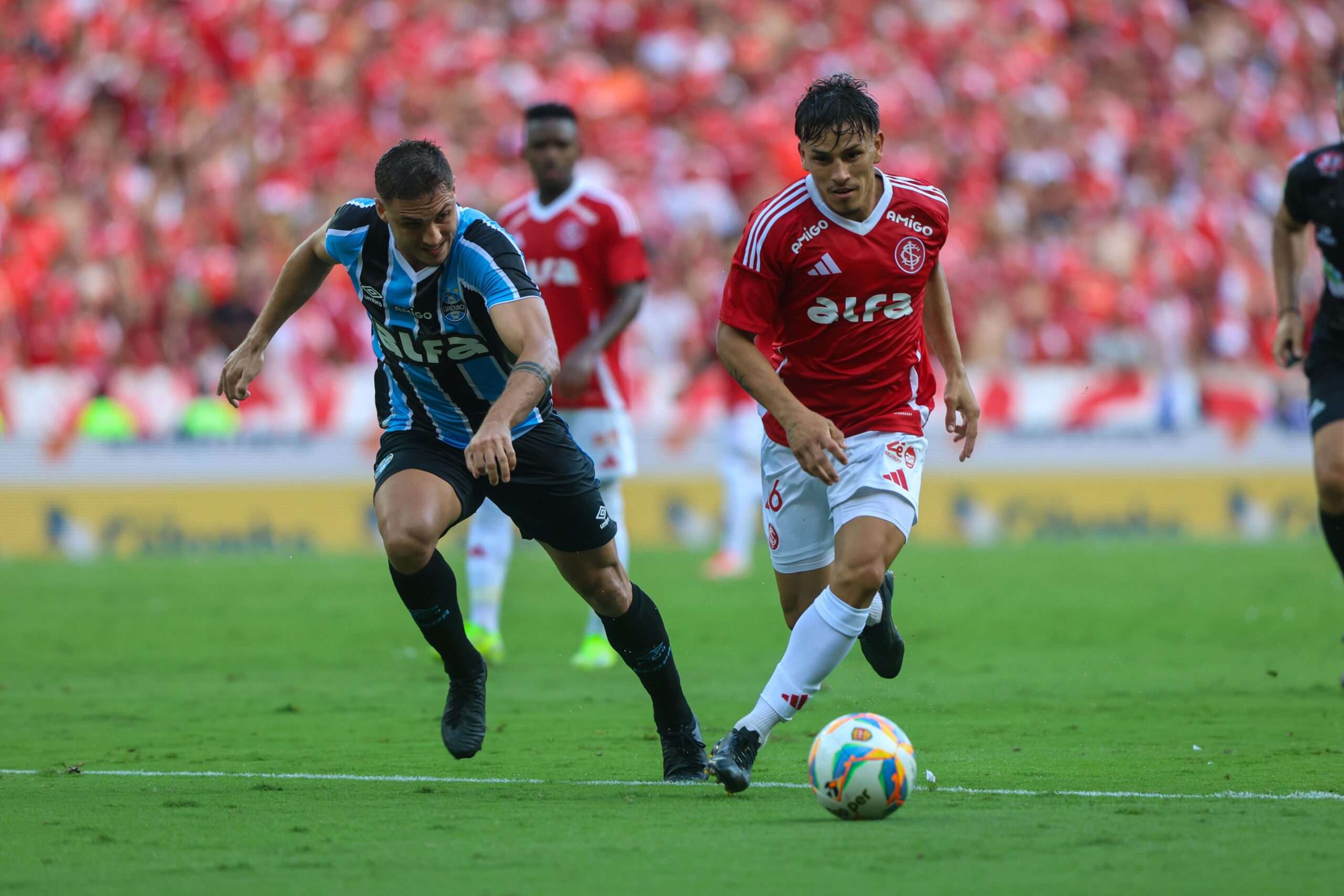 Bernabei no Gre-Nal (Foto: Ricardo Duarte/SCI)