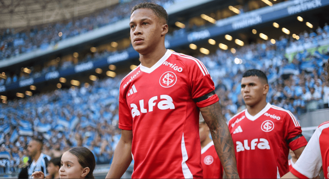 Vitinho no Gre-Nal (Foto: Ricardo Duarte/SCI)