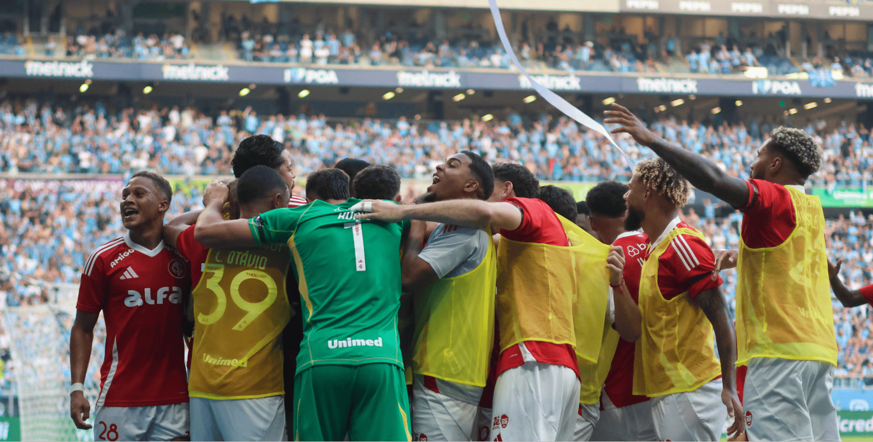 Jogadores do Inter comemoram gol no Gre-Nal (Foto: Ricardo Duarte/SCI)