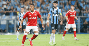 Luiz Otávio e Villasanti no Gre-Nal (Foto: Ricardo Duarte/SCI)