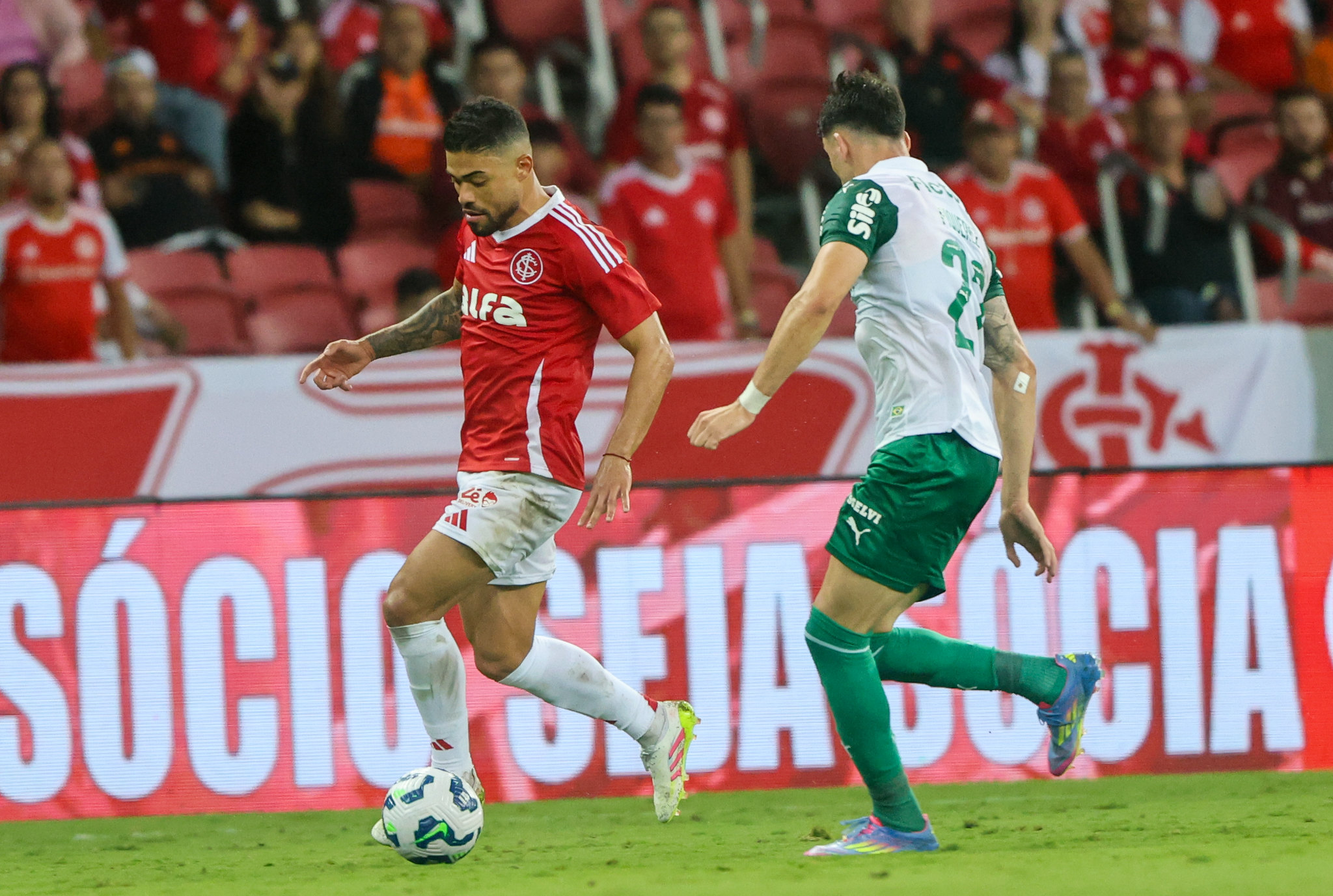 Bruno Tabata em ação pelo Inter contra o Palmeiras (Foto: Cesar Greco/ Palmeiras)