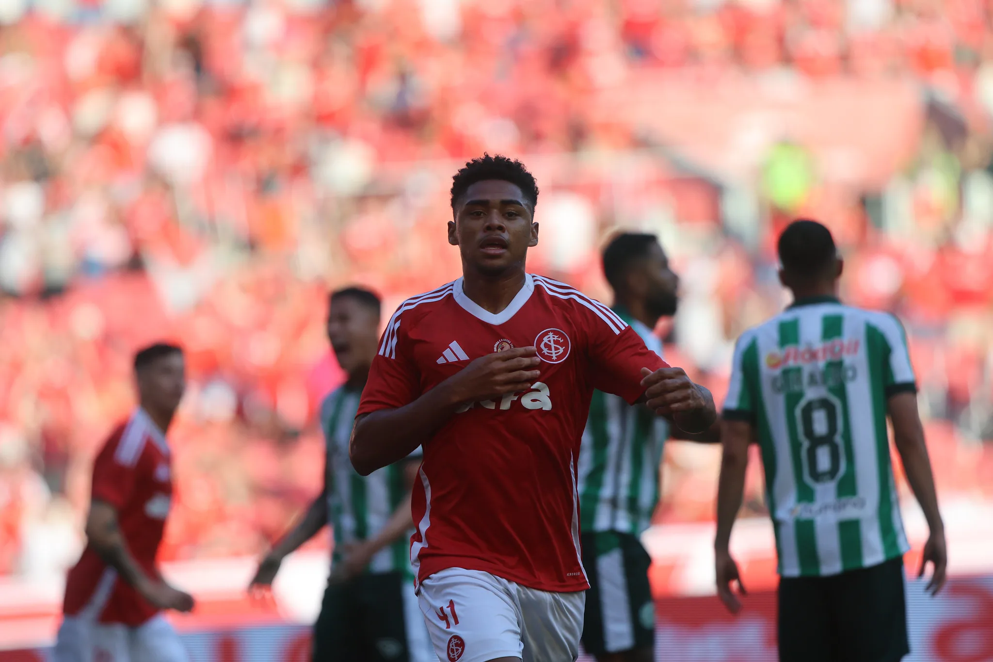 Victor Gabriel comemora gol pelo Inter contra o Juventude (Foto: Ricardo Duarte/SCI)
