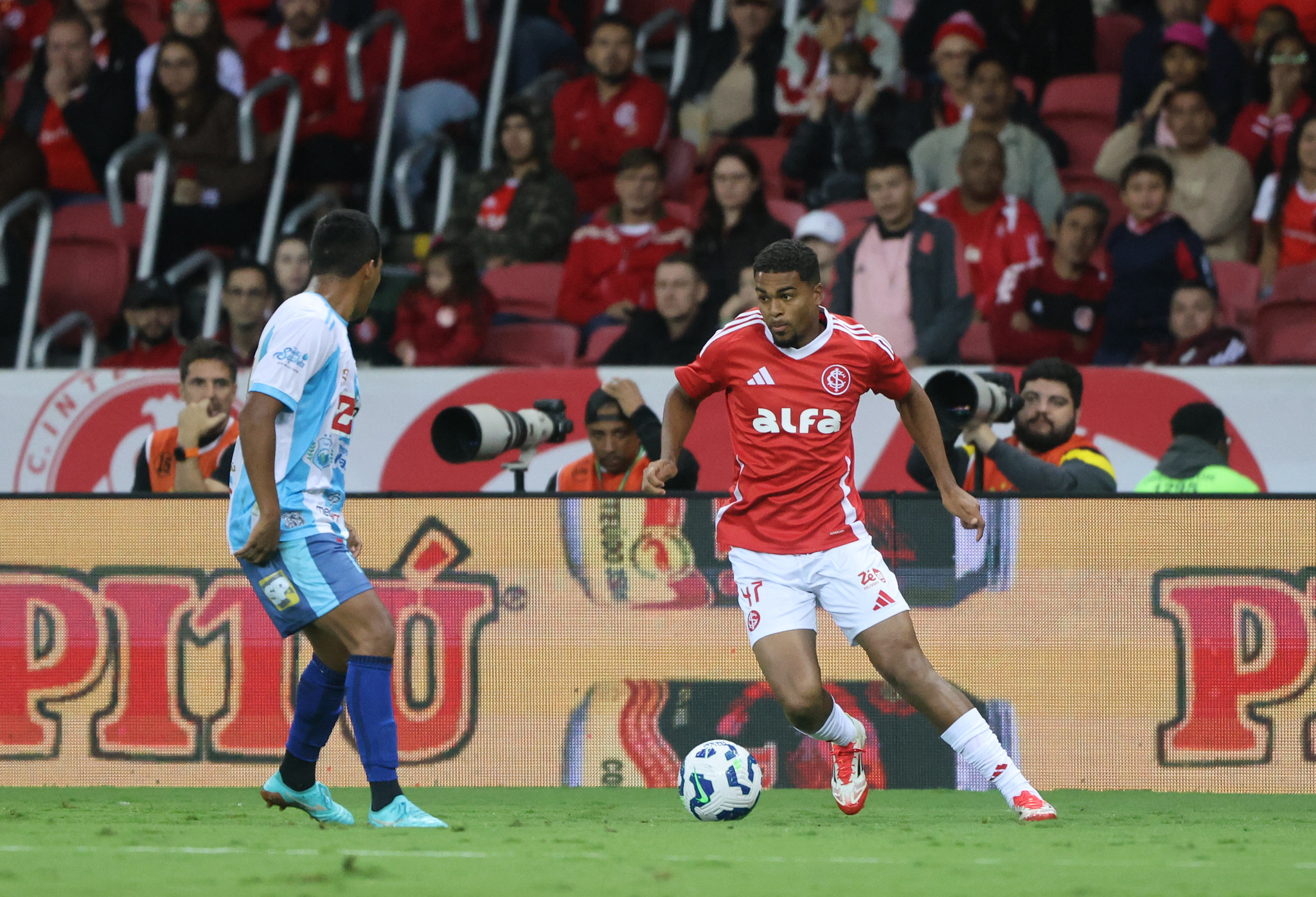 Gustavo Prado em ação contra o Maracanã pela Copa do Brasil (Foto: Ricardo Duarte/SCI)