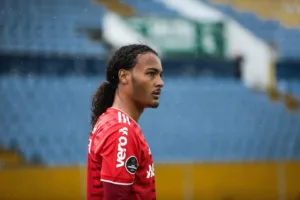 Estêvão em ação pelo Inter (Foto: Ricardo Duarte/SCI)