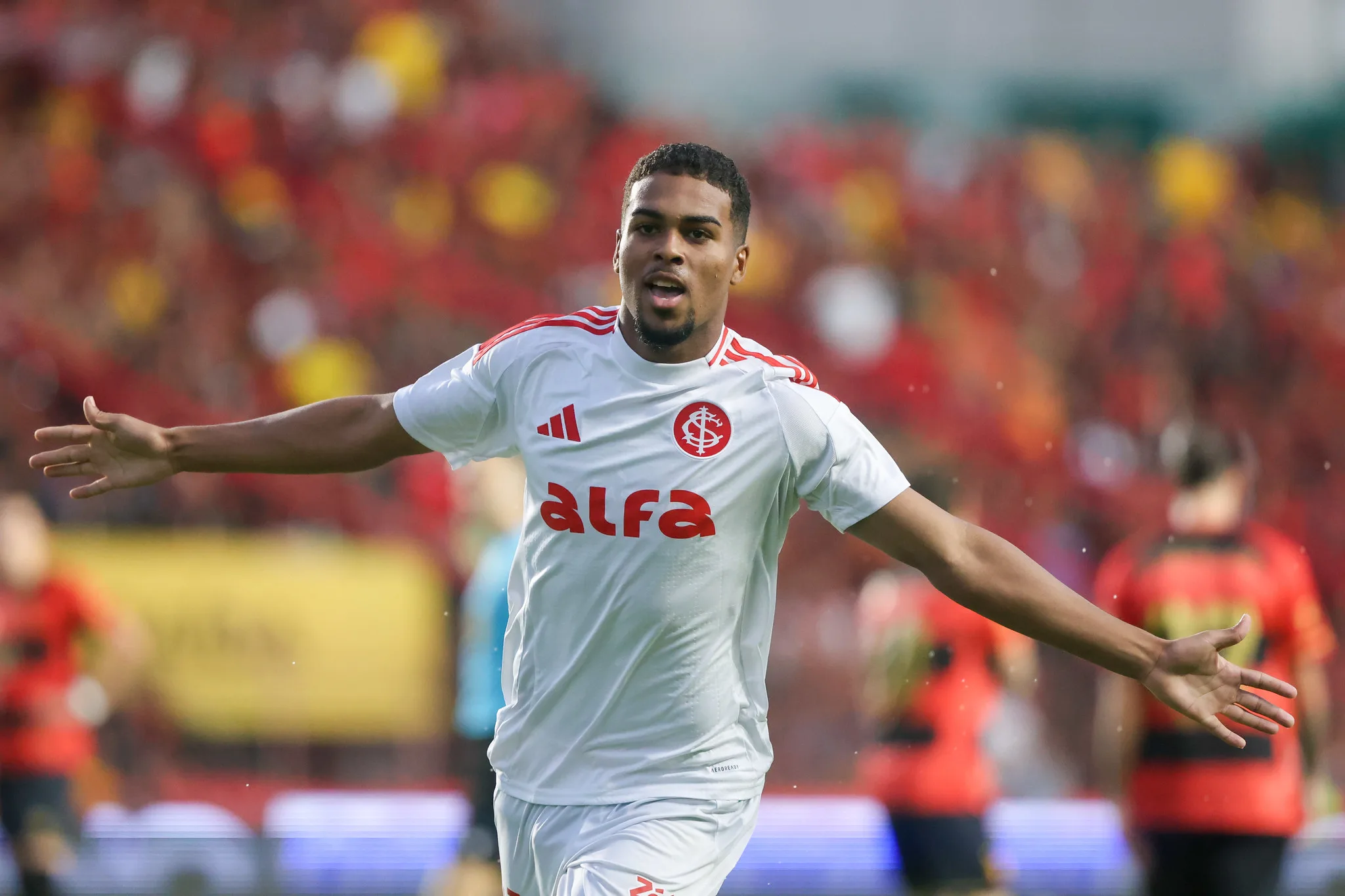 Gustavo Prado comemora gol pelo Inter (Foto: Ricardo Duarte/SCI)