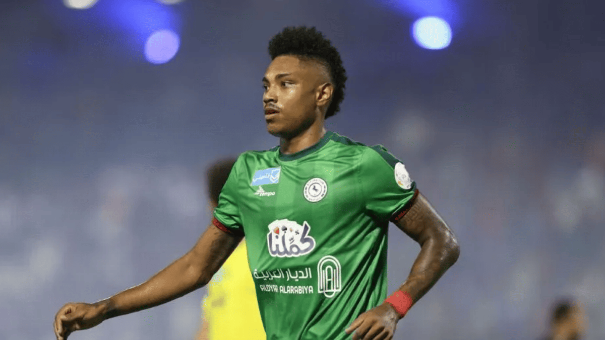 Vitinho em ação pelo Al Ettifaq (Divulgação)