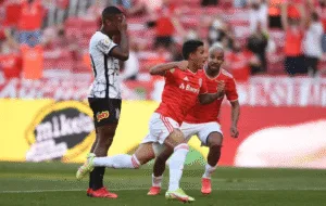 Gustavo Maia comemora gol pelo Inter (Foto: Ricardo Duarte/SCI)