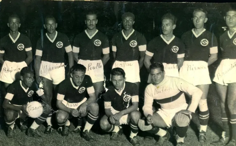 Time do Rolo Compressor: oito Gaúchos em dez anos e ídolos como Carlitos e Tesourinha. (Foto: Arquivo Internacional)