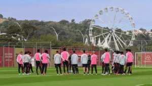 Grupo do Inter no CT Parque Gigante (Foto: Ricardo Duarte/SCI) Nathan novo clube Inter comunica que jogador sofreu lesão no menisco Inter reforço
