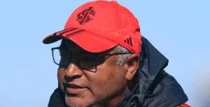 Roger em treino no Inter (Foto: Ricardo Duarte/SCI) reforço pouca minutagem de jogador do Inter titular