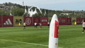 Borré em treino no Inter oculto