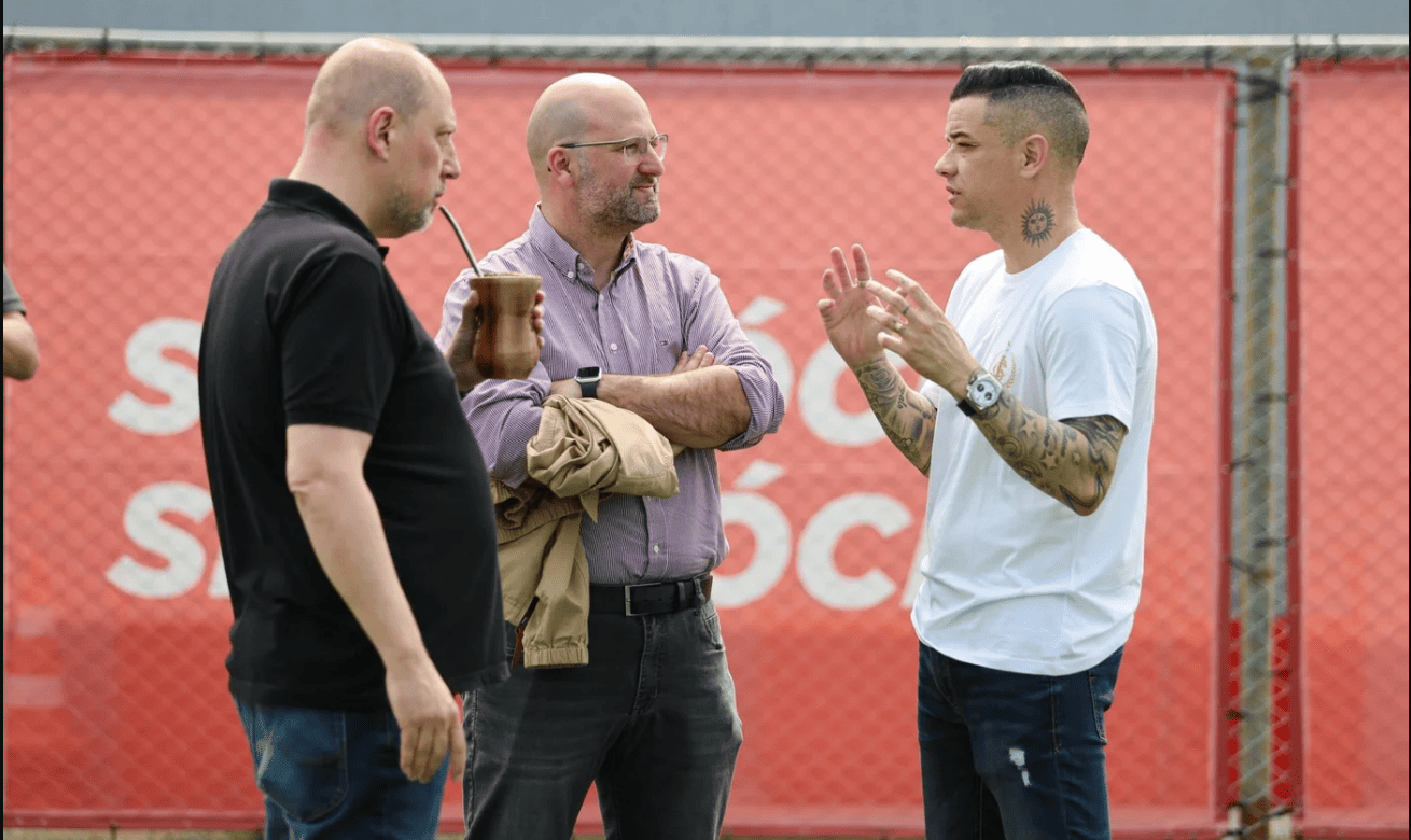 Alessandro Barcellos, José Olavo Bisol e Andrés D’Alessandro no Inter (Foto: Ricardo Duarte/SCI)