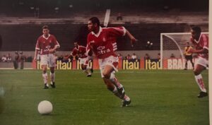 Régis em ação pelo Inter