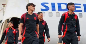 Bernabei, Braian Aguirre e Alan Rodríguez em viagem com o Inter