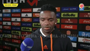 Carbonero dando entrevista após jogo da Colômbia nos Estados Unidos