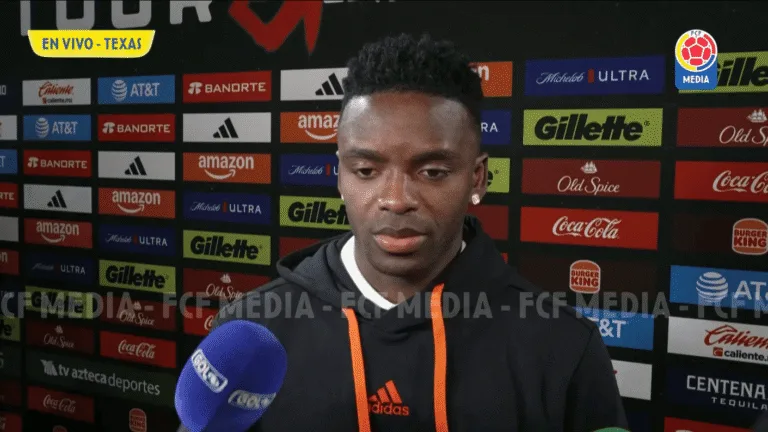 Carbonero dando entrevista após jogo da Colômbia nos Estados Unidos