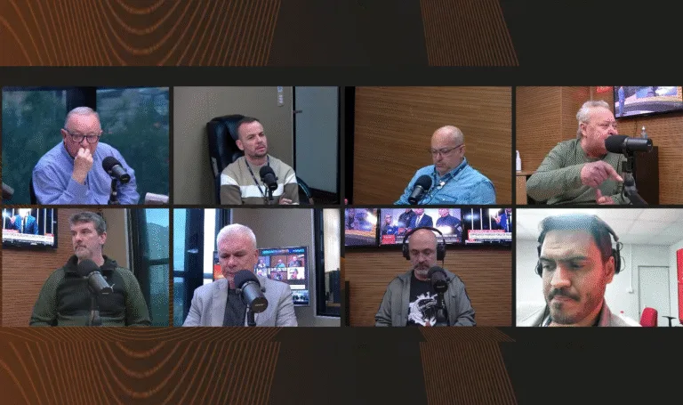 Jornalistas Leonardo Oliveira, Guerrinha, Diogo Olivier, Mauricio Saraiva, Pedro Ernesto Denardin, Vaguinha no Sala de Redação