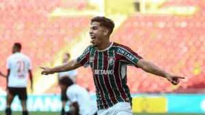 Nonato comemora gol pelo Fluminense