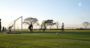 Grupo de jogadores do Inter em treino no final de tarde no CT Parque Gigante