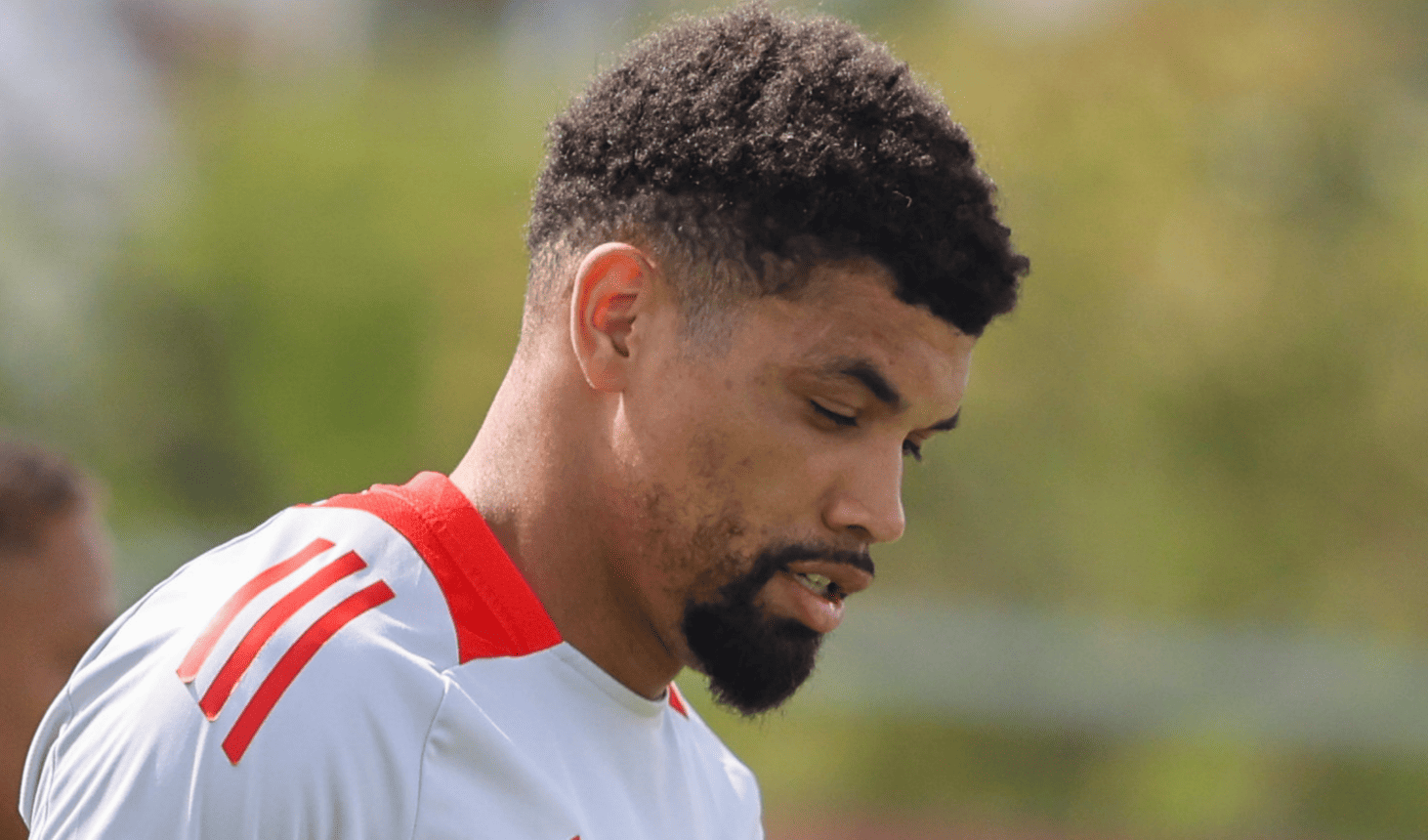 Zagueiro Juninho em treino no Inter