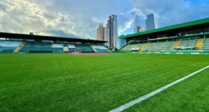 Gramado sintético da Arena Condá