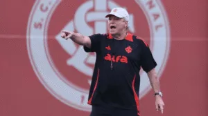 Abel Braga em treino no Inter