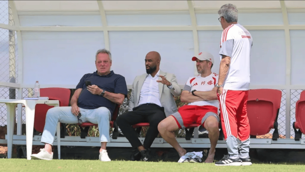 Abel Braga, Fabinho Soldado, Paulo Pezzolano e Elio Carravetta no treino do Inter