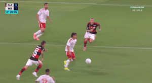 Lance de Bernabei contra o Flamengo