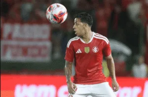 Meia Allex em ação pelo Inter