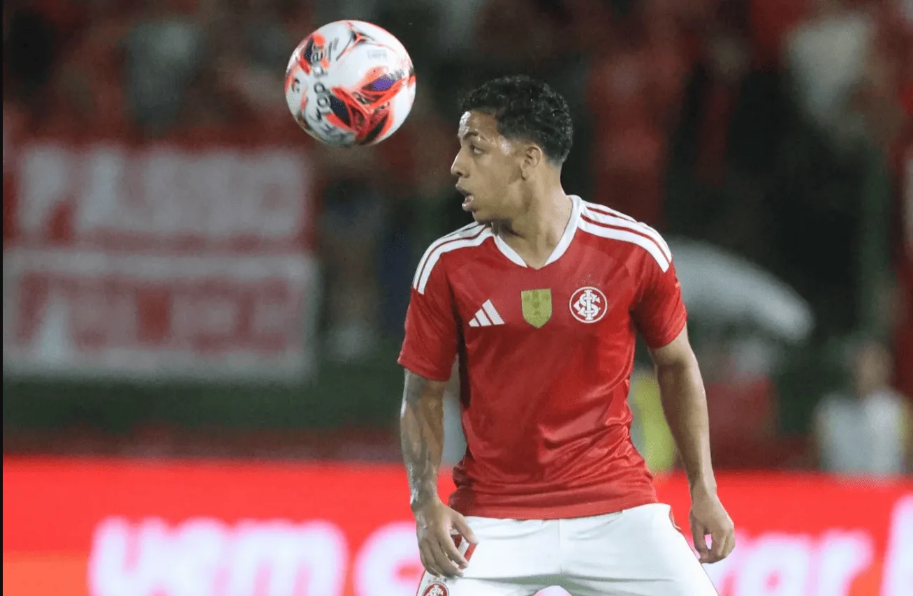 Meia Allex em ação pelo Inter