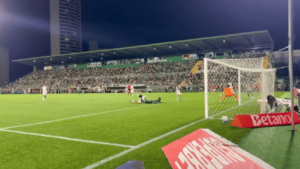 Bolasie da Chapecoense contra o Corinthians