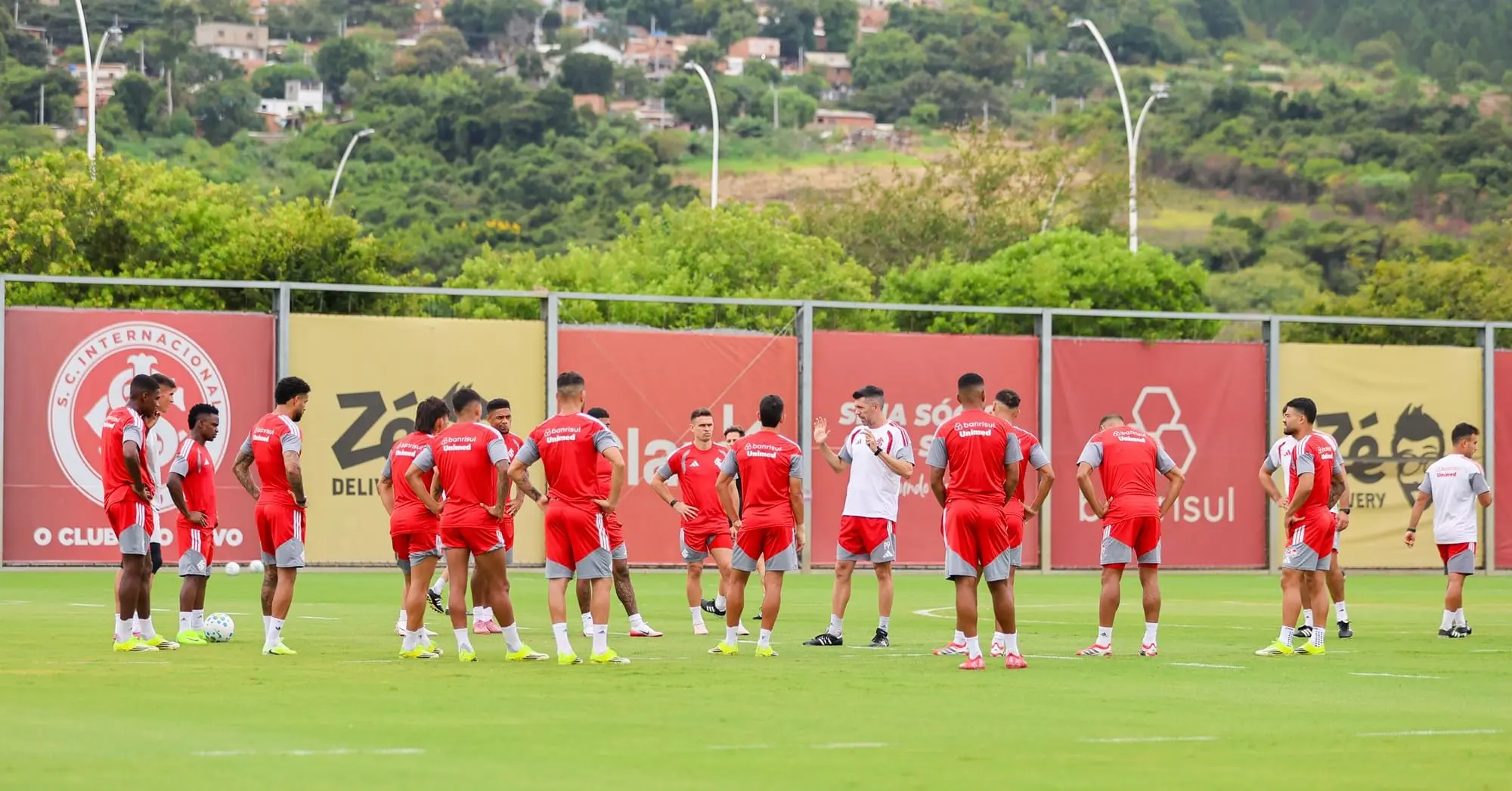 Grupo de jogadores do Inter (Foto: Ricardo Duarte/SCI)