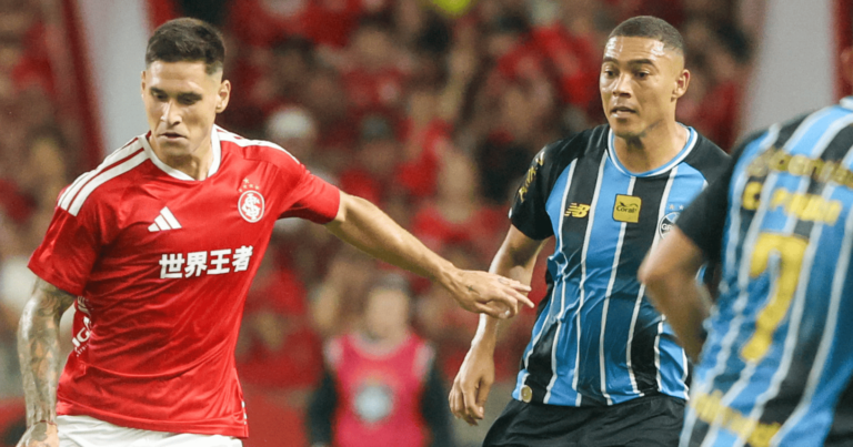 Rodrigo Villagra contra Carlos Vinicius em Inter e Grêmio no Gre-Nal