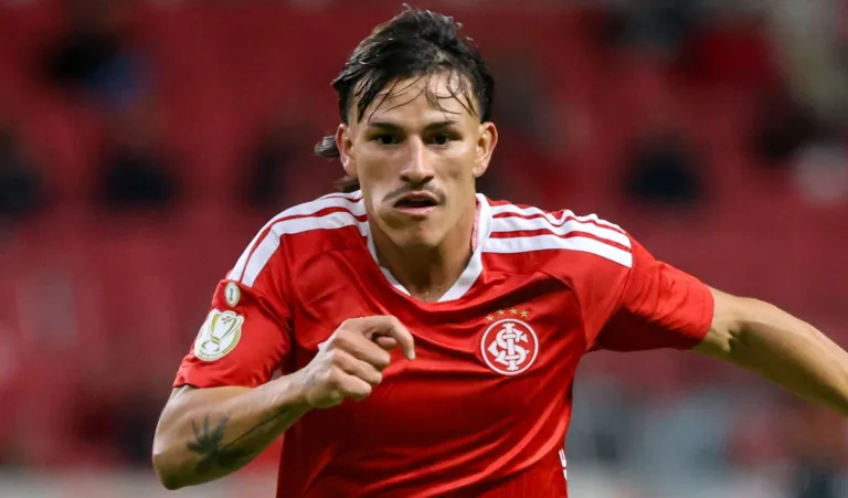 Bernabei em ação com a camisa do Inter