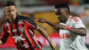Carbonero em ação pelo Inter contra o Vitória