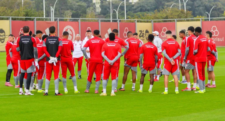 Grupo do Inter no CT Parque Gigante