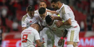 Jogadores do Inter comemoram gol