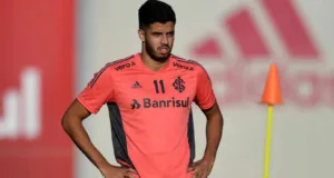 Zagueiro Kaique Roche em treino no Inter