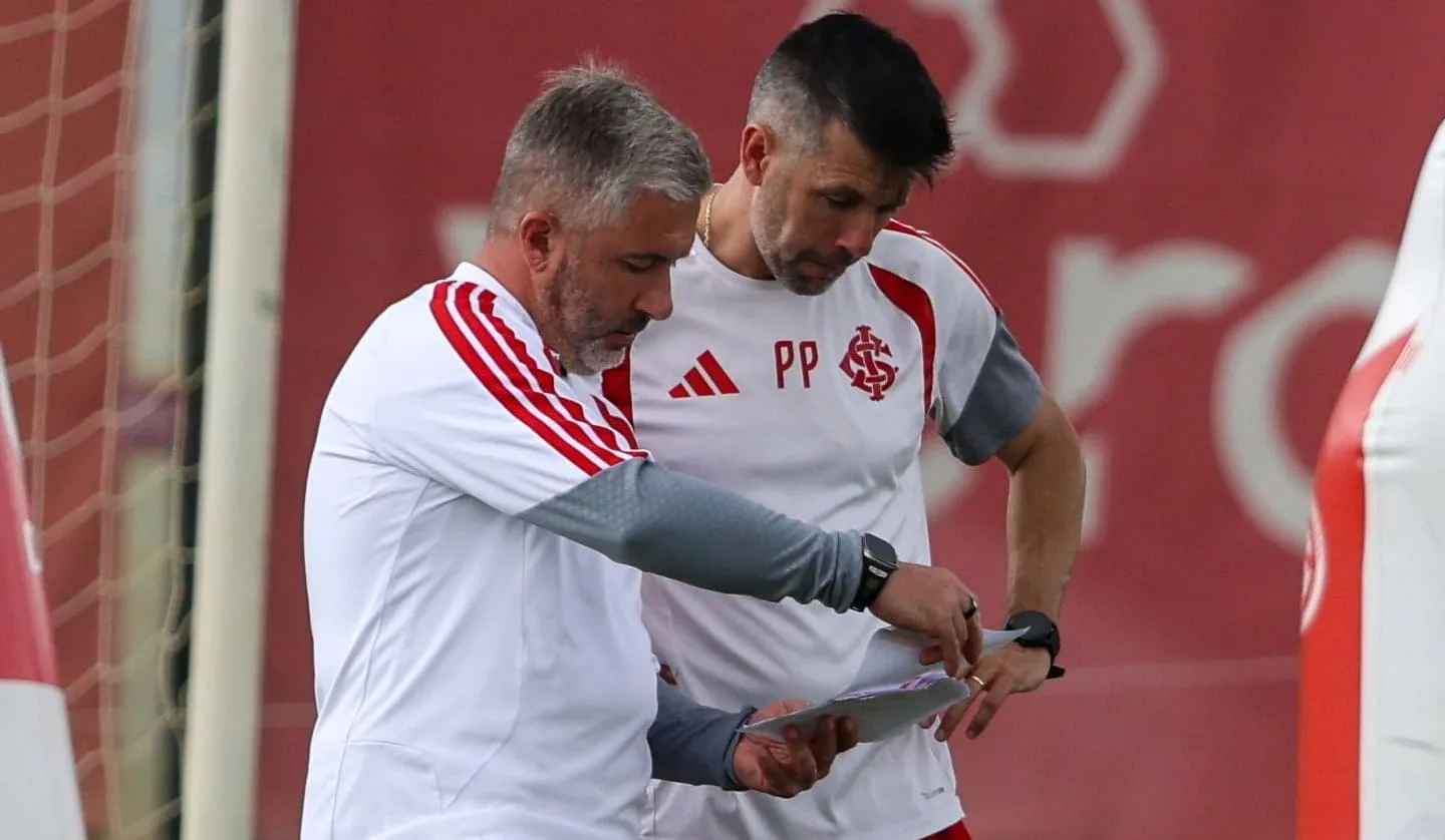 Paulo Pezzolano e Pablo Fernandez em treino no Inter