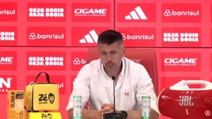 Treinador Paulo Pezzolano