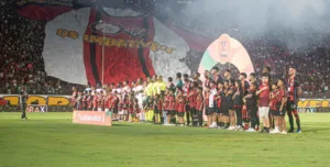 Jogo do Vitória, adversário do Inter, contra o Flamengo