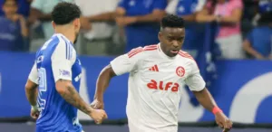 Carbonero contra o Cruzeiro