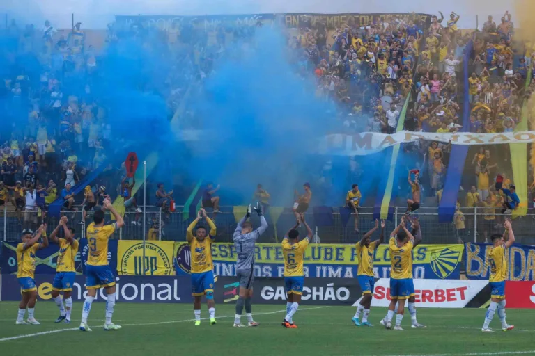 Jogadores do Pelotas na Boca do Lobo