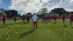 Jogadores em treino do Inter